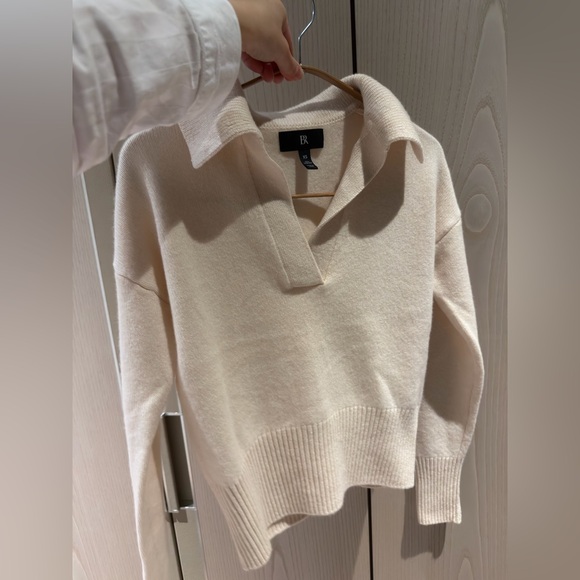 Banana Republic Cashmere Sweater - Picture 2 of 4